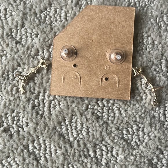 Plunder cubic zirconia post earrings - Picture 2 of 2